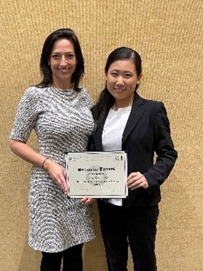 Dr. Elaina Wang receives the Journal of Neuro-Oncology Award at the CNS 2022 from Dr. Jennifer Moliterno, AANS/CNS Section on Tumors Awards Chair.